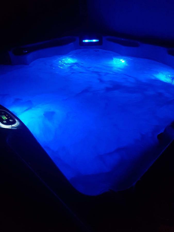 Vollie House With Hot Tub, Sauna & Log Burner Penpont المظهر الخارجي الصورة